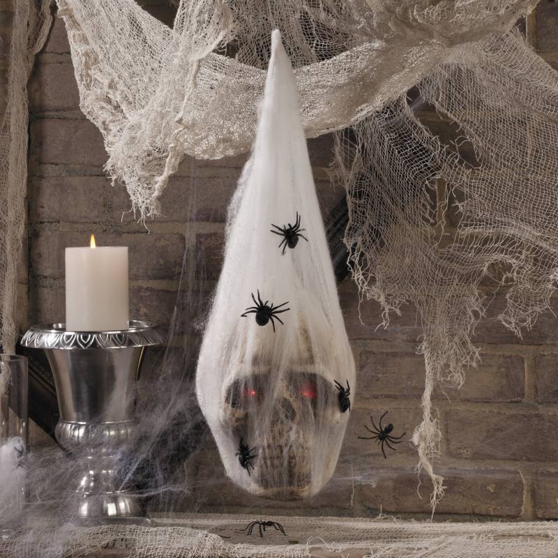 Totenkopf mit roten LED Augen im Spinnennetz mit Spinnen, Halloween  Artikel, Halloween